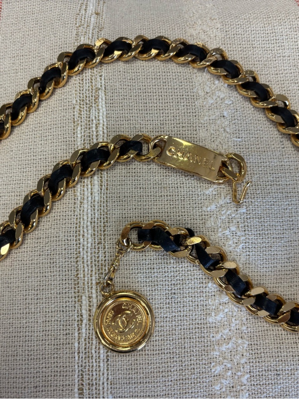 CHANEL Gold Chain Belt with Black Leather Accent | 1994 spring collection - Picture 2 of 5